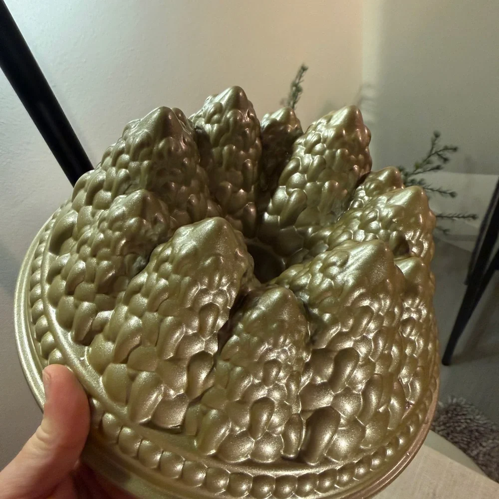 Nordic Ware Gold‎ Peaks Cake Mold collectors gold beautiful kitchen tool new